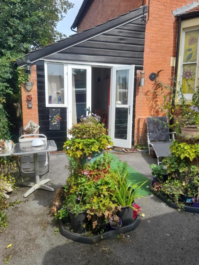 Janet Hale Studios, Garden Apartment Глостънбъри Екстериор снимка